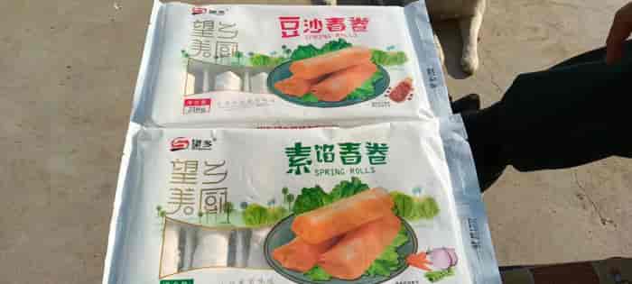 处理一批豆沙春卷、素馅春卷