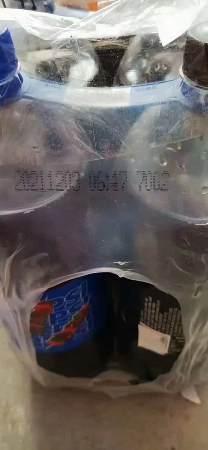2升装百事可乐、美年达、七喜饮料