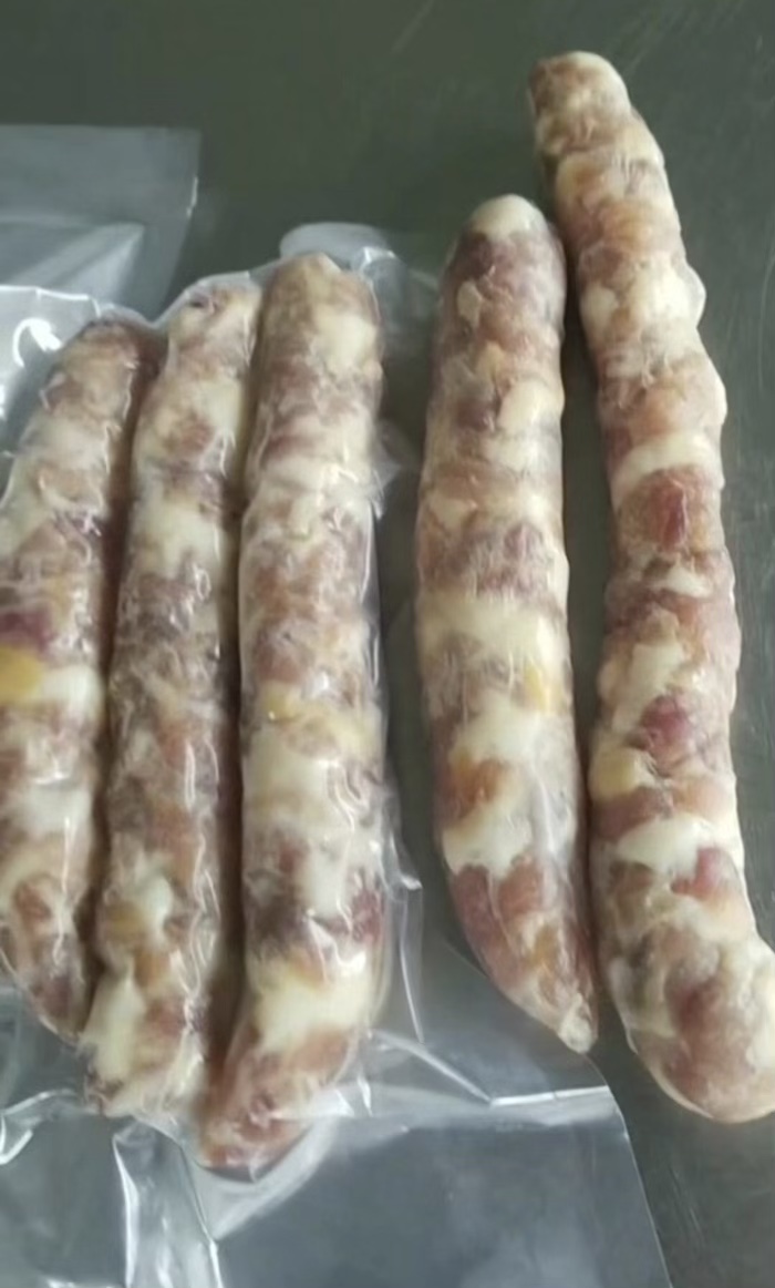 纯肉腊肠，9块钱一斤